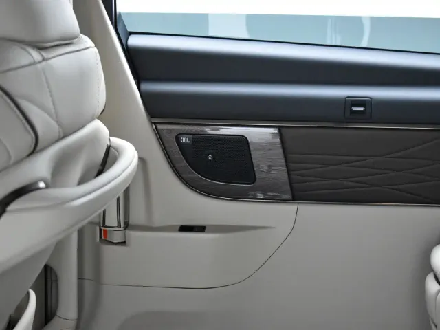 Toyota Alphard — Фото автомобиля 20