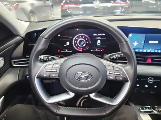 Hyundai Elantra — Фото автомобиля 10