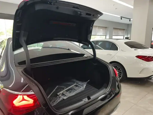 Mercedes-Benz E-Class — Фото автомобиля 18