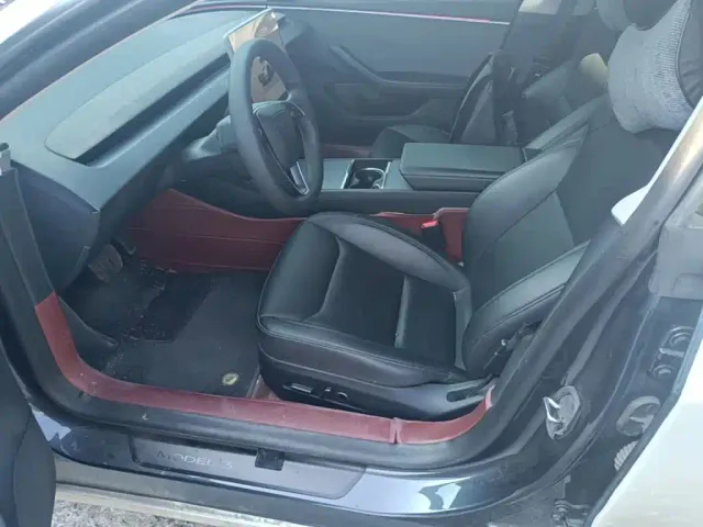 Tesla Model 3 — Фото автомобиля 14
