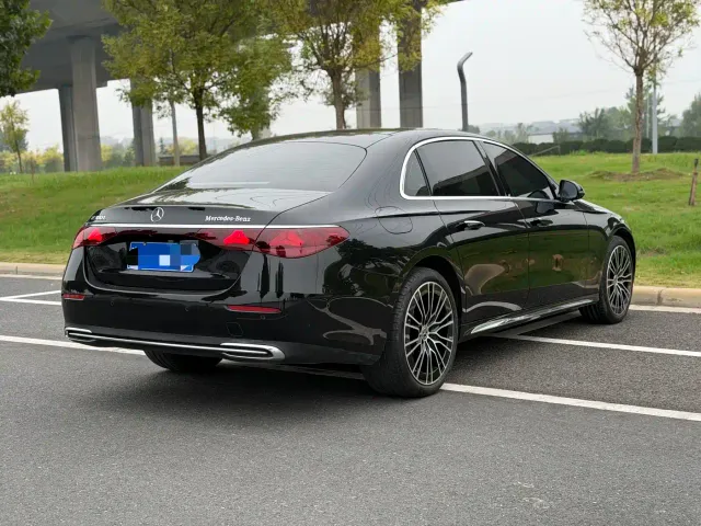 Mercedes-Benz E-Class — Фото автомобиля 6