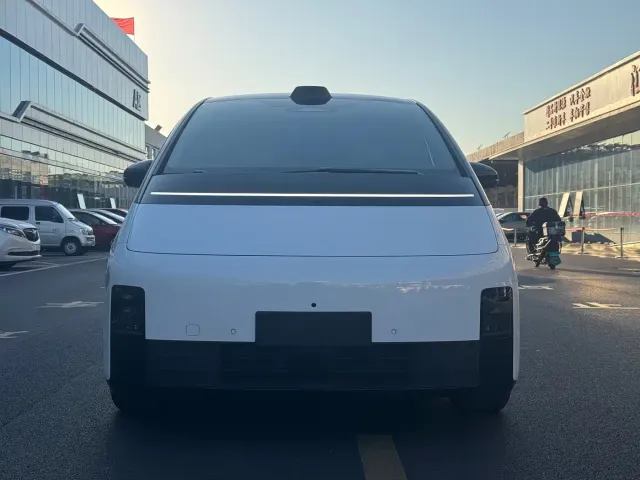 Li Auto MEGA — Фото автомобиля 2