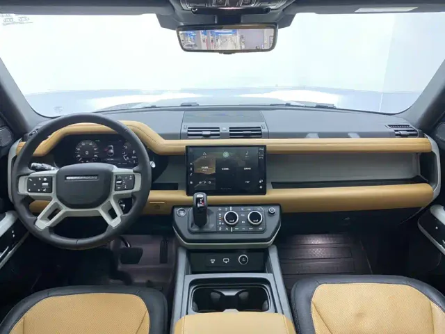 Land Rover Defender — Фото автомобиля 13