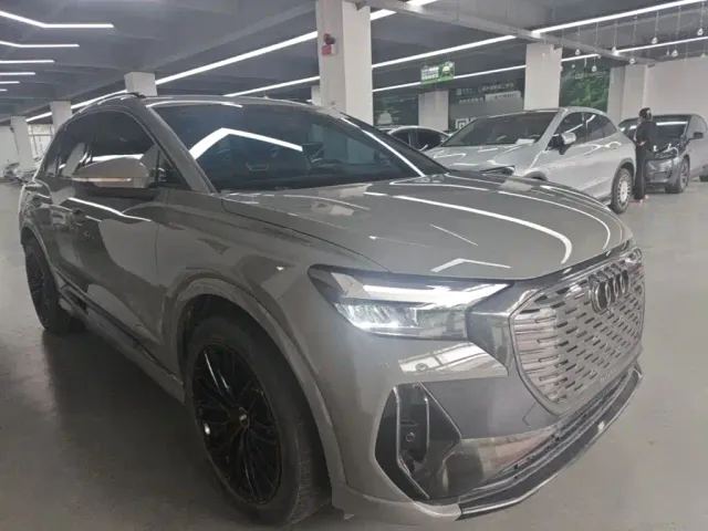 Audi Q4 e-tron — Фото автомобиля 3