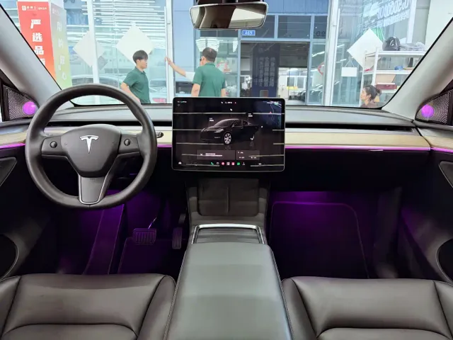 Tesla Model Y — Фото автомобиля 11