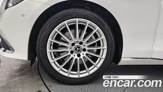 Mercedes-Benz E-Class — Фото автомобиля 5
