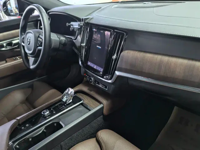Volvo S90 — Фото автомобиля 9
