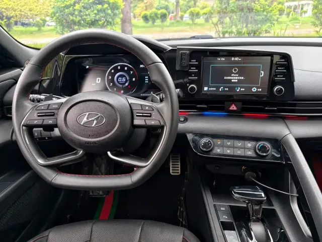 Hyundai Elantra — Фото автомобиля 19