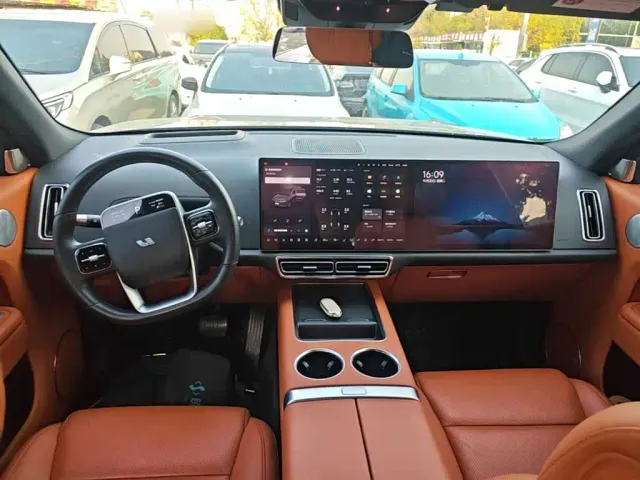 Li Auto L8 — Фото автомобиля 9
