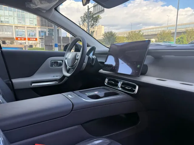 Leapmotor B01 — Фото автомобиля 12