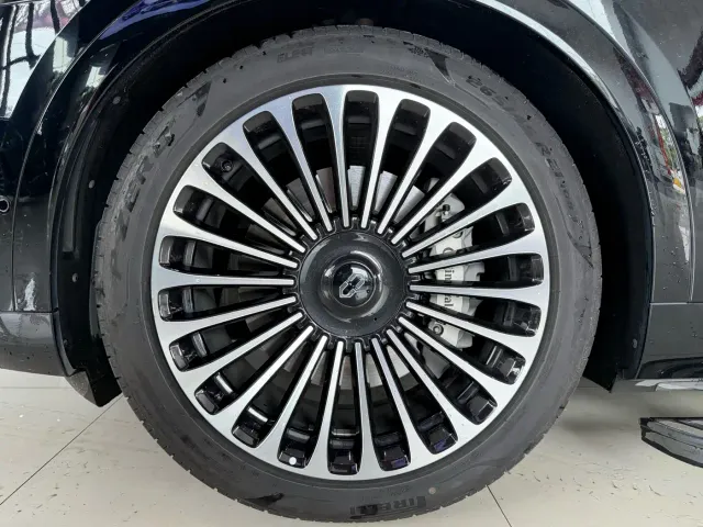 Aito M9 — Фото автомобиля 6
