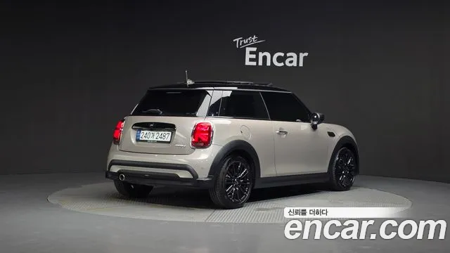 Mini Cooper Cooper Classic Plus Launch Pack — Фото автомобиля 2