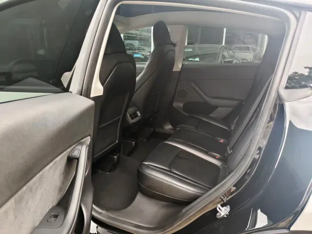 Tesla Model Y — Фото автомобиля 7