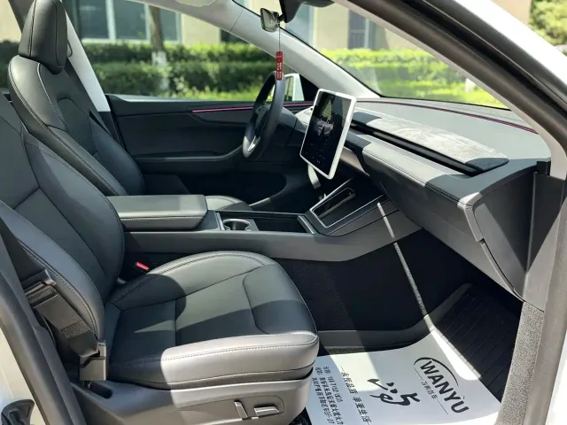 Tesla Model Y — Фото автомобиля 10