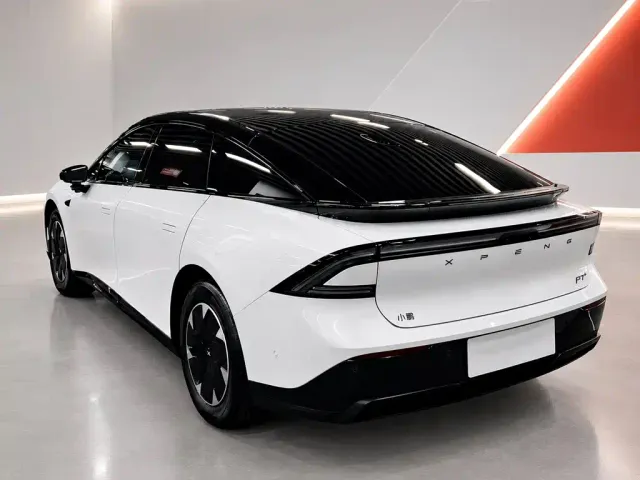 Xpeng P7+ — Фото автомобиля 4