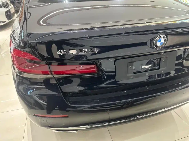 BMW 5 Series — Фото автомобиля 14