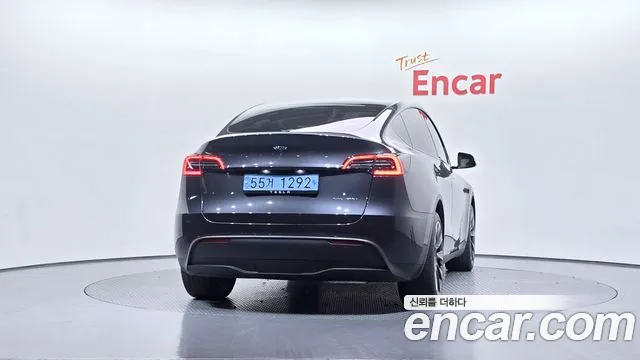 Tesla Model Y — Фото автомобиля 4