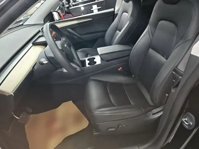 Tesla Model Y — Фото автомобиля 14