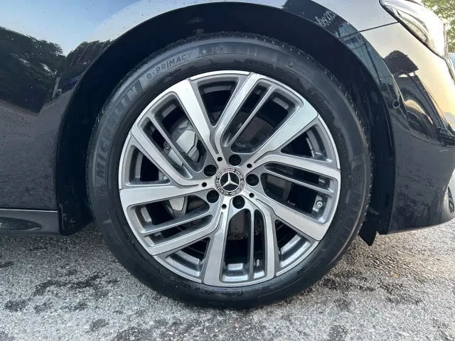 Mercedes-Benz E-Class — Фото автомобиля 5