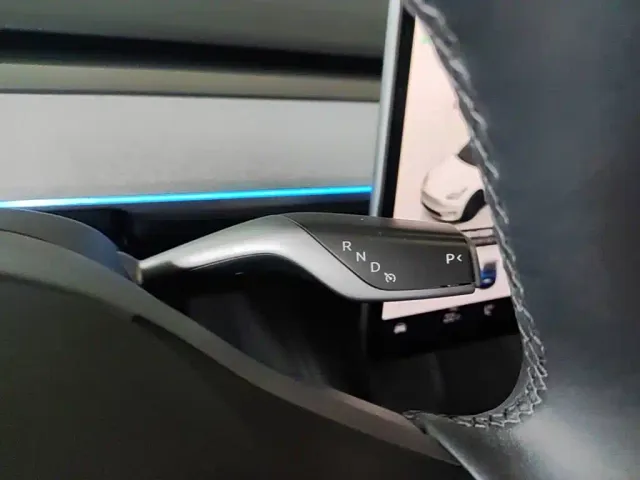 Tesla Model Y — Фото автомобиля 13
