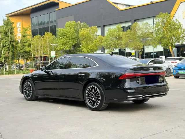 Audi A7L — Фото автомобиля 16