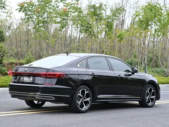 Volkswagen Passat — Фото автомобиля 16