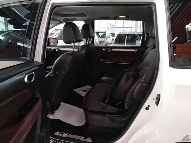 GAC Trumpchi M6 — Фото автомобиля 16