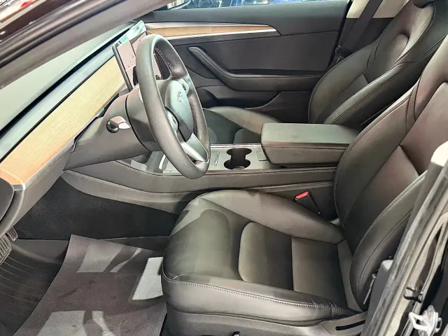 Tesla Model 3 — Фото автомобиля 7