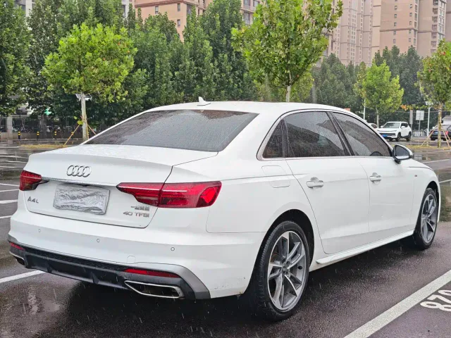 Audi A4L — Фото автомобиля 3