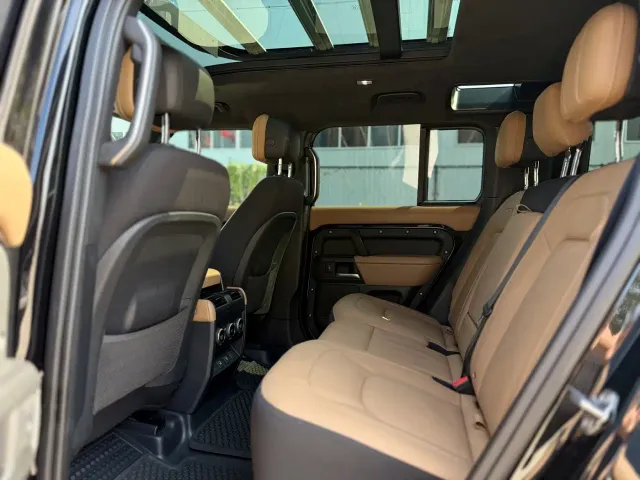 Land Rover Defender — Фото автомобиля 9