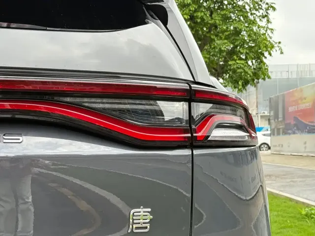 BYD Tang — Фото автомобиля 15