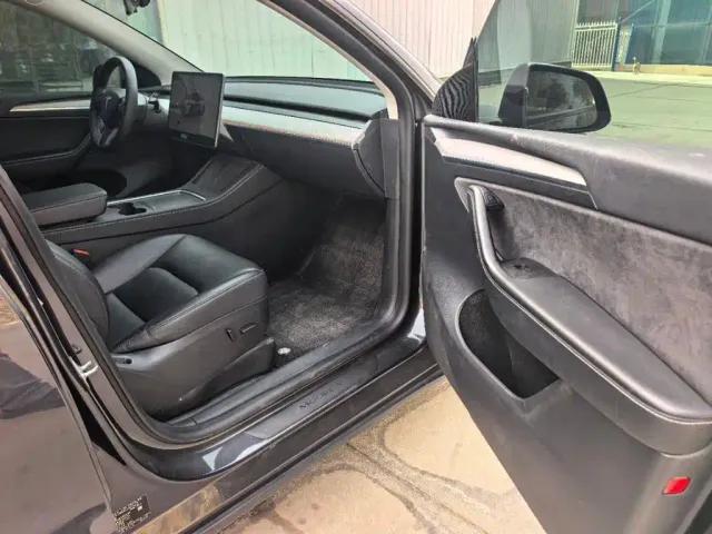 Tesla Model Y — Фото автомобиля 6