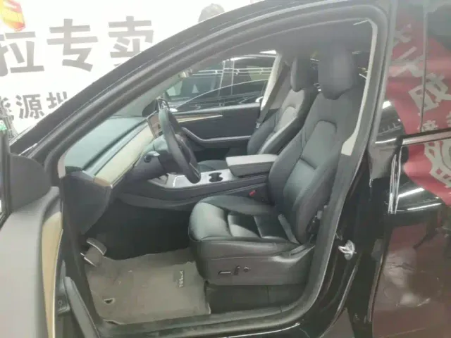 Tesla Model Y — Фото автомобиля 14