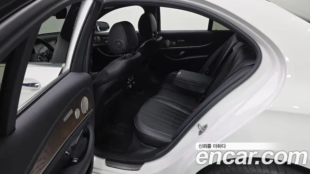 Mercedes-Benz E-Class — Фото автомобиля 11