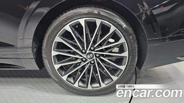 Hyundai Grandeur Grandeur (GN7) 2.5 Бензин 2WD — Фото автомобиля 18