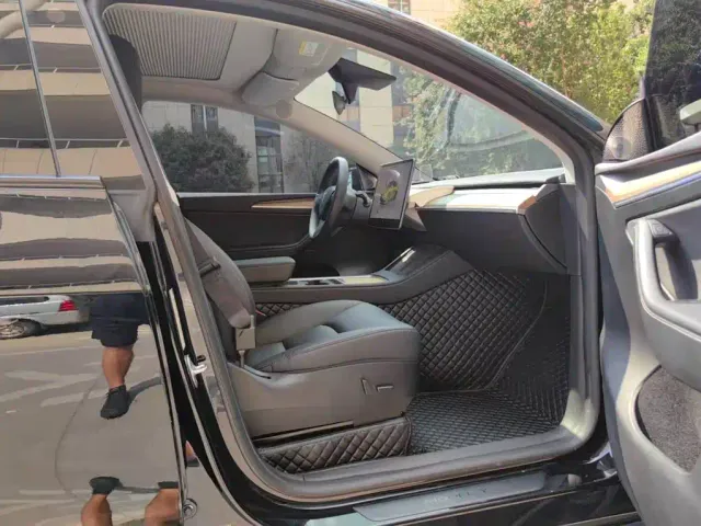 Tesla Model Y — Фото автомобиля 8