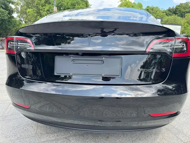 Tesla Model 3 — Фото автомобиля 22