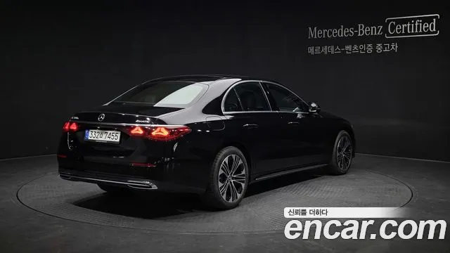Mercedes-Benz E-Class — Фото автомобиля 2