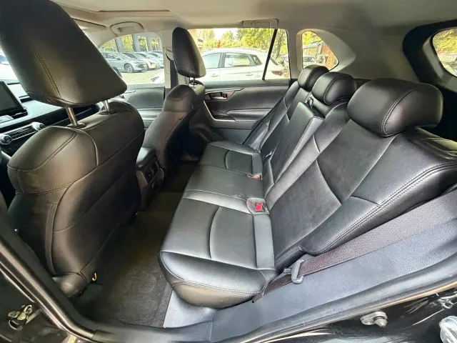 Toyota RAV4 — Фото автомобиля 8
