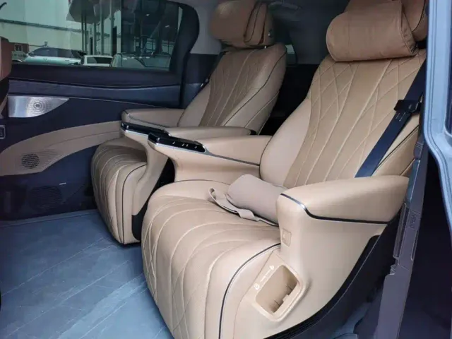 Denza D9 — Фото автомобиля 16