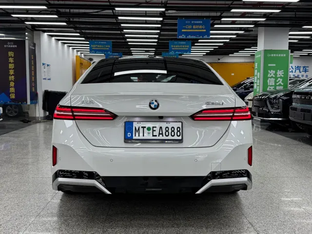 BMW 5 Series — Фото автомобиля 4