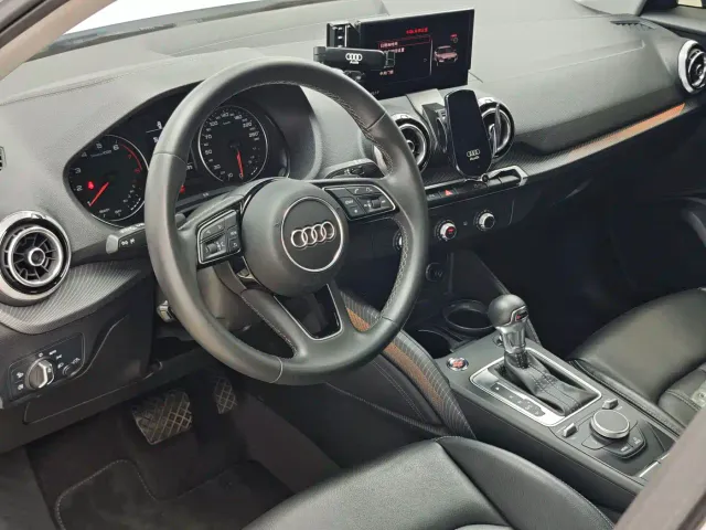 Audi Q2L — Фото автомобиля 10