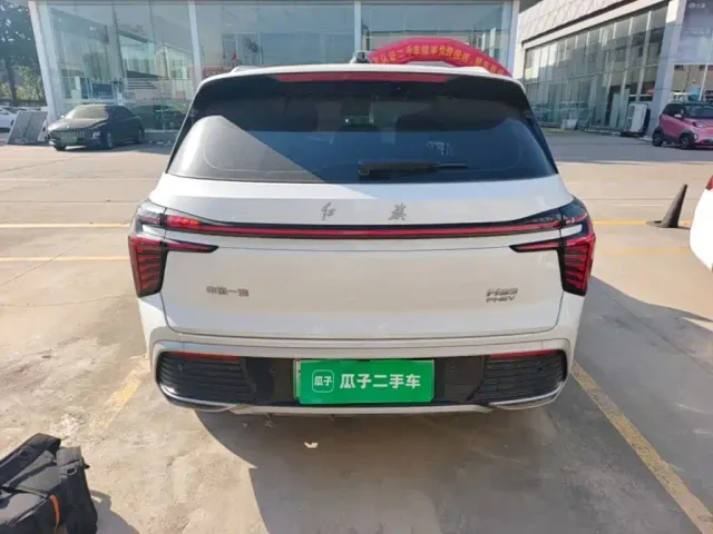 Hongqi HS3 PHEV — Фото автомобиля 5