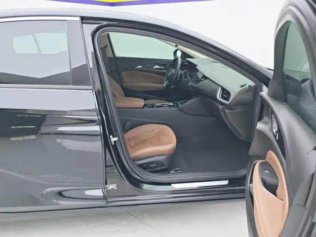 Buick Regal — Фото автомобиля 8
