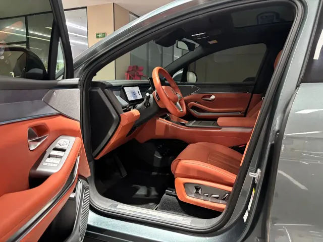 BYD Tang L — Фото автомобиля 11