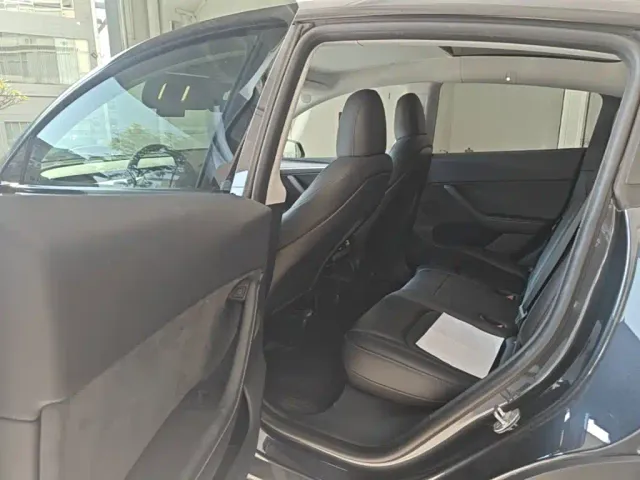 Tesla Model Y — Фото автомобиля 16