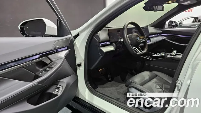 BMW 5-Series 5 серия (G60) 530i xDrive M Sport — Фото автомобиля 11