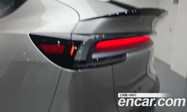 Tesla Model Y — Фото автомобиля 8