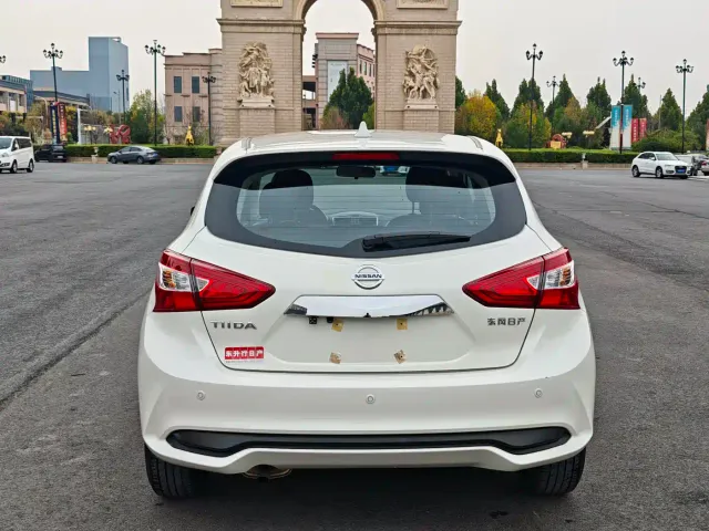Nissan Tiida — Фото автомобиля 8