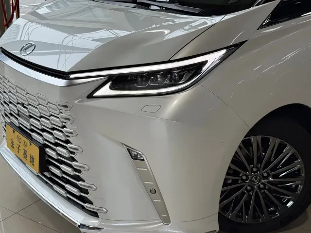 Lexus LM — Фото автомобиля 5